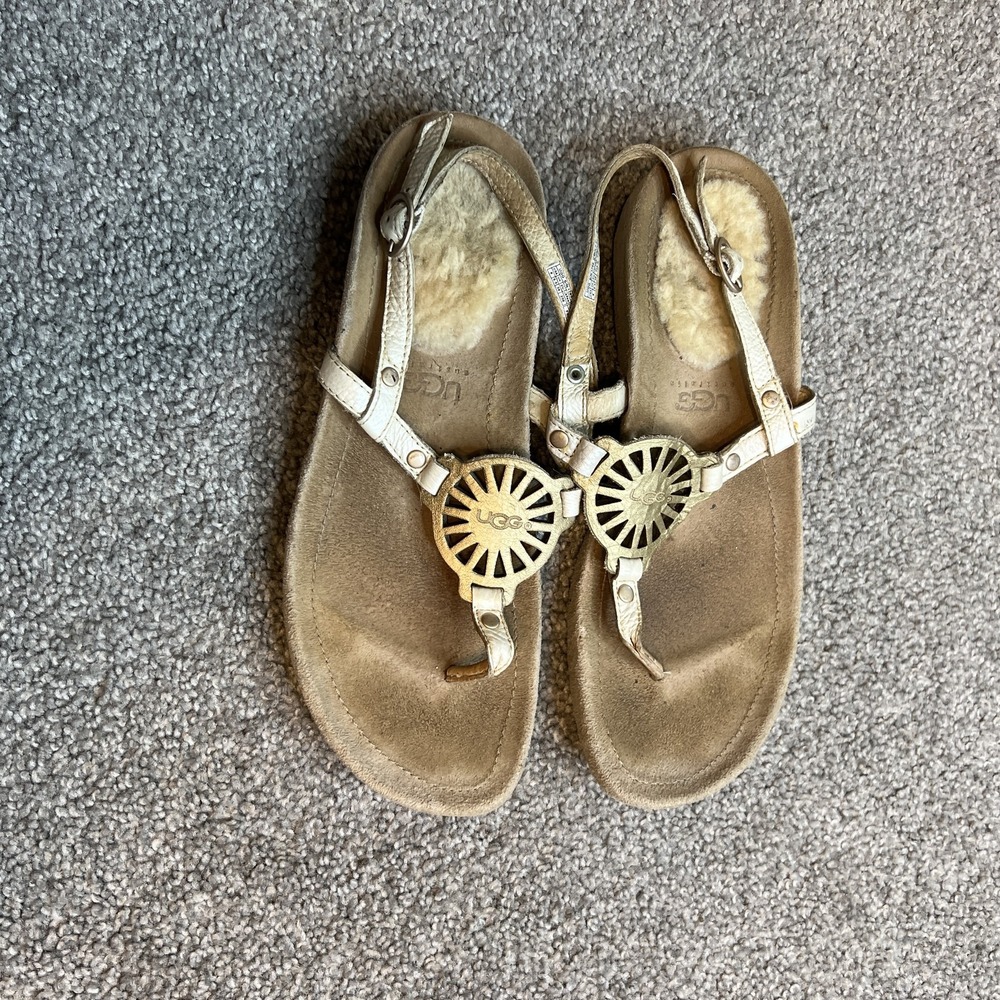 UGG Sandals Womens‎ Size 8 Gold Sheepskin Footbed Leather Thong Comfort Shoes